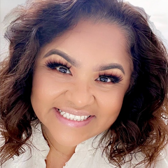 Meet your Posher, Ericka - Picture 2 of 2